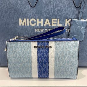 MICHAEL KORS LARGE DOUBLE ZIP WRISTLET
Pale Ocean Multi